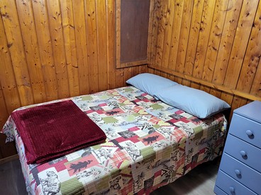Pet-Friendly Lake Cabin with Dock & Kayaks & Fire Pit in Houghton Lake, Michigan - Houghton Lake, Michigan - glamping.directory