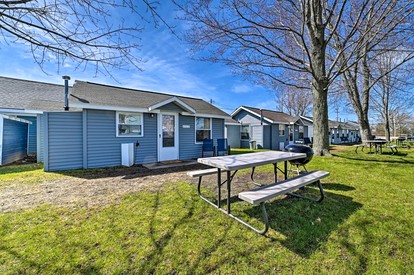 Pet-Friendly Lake Cabin with Dock & Kayaks & Fire Pit in Houghton Lake, Michigan - Houghton Lake, Michigan - glamping.directory