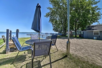 Pet-Friendly Lake Cabin with Dock & Kayaks & Fire Pit in Houghton Lake, Michigan - Houghton Lake, Michigan - glamping.directory