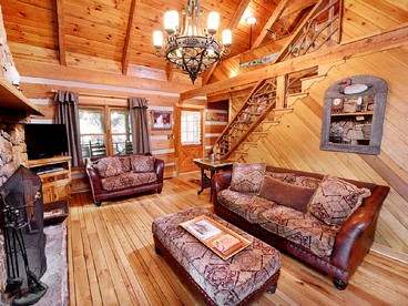 Gorgeous Log Cabin with Jacuzzi near the Blue Ridge Mountains, North Carolina - Sugar Grove, North Carolina - glamping.directory
