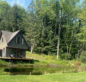 Adorable Cottage makes for a Beautiful Vermont Retreat - Barnard, Vermont - glamping.directory