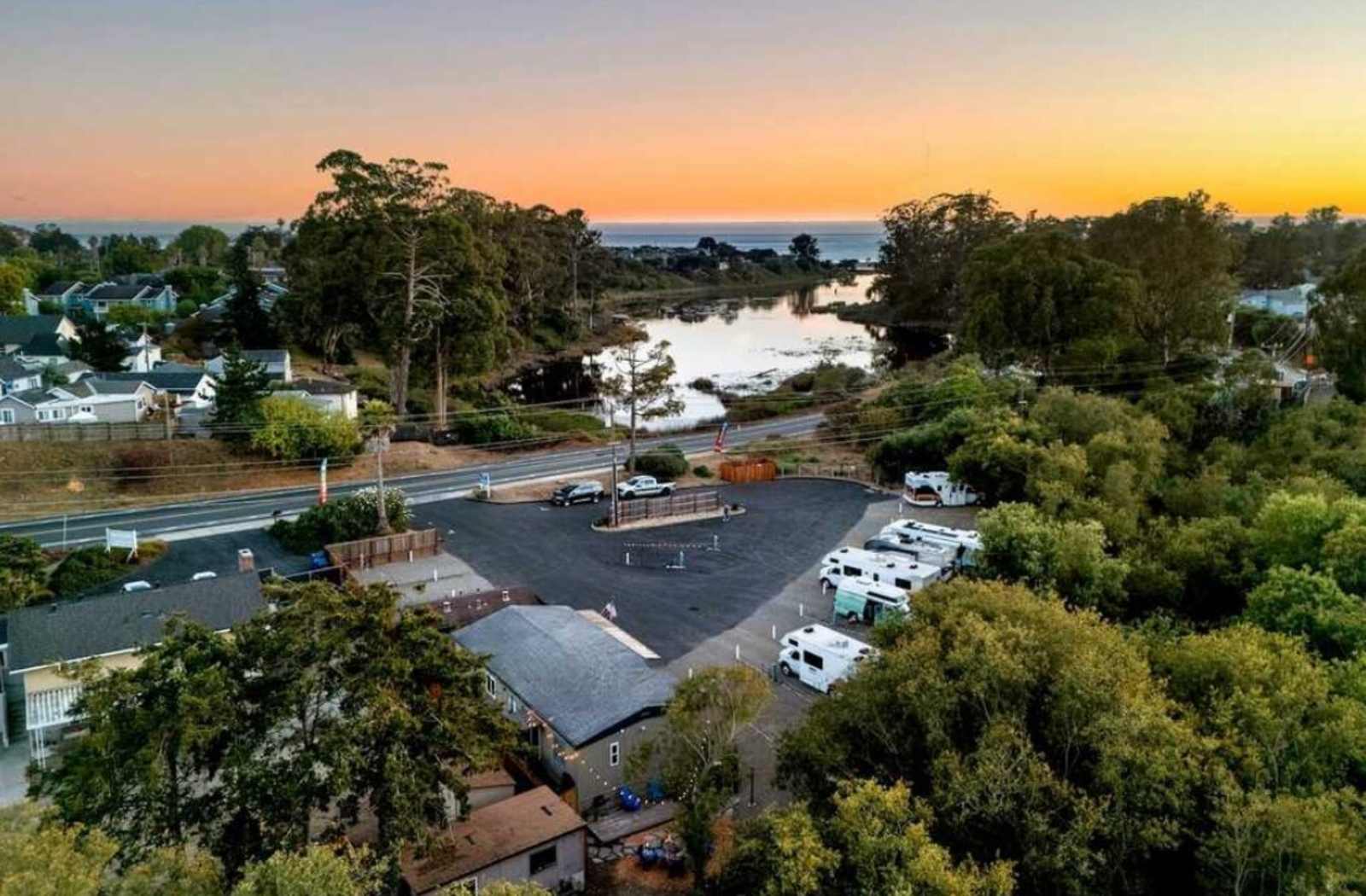 Beach RV Pleasure Point - glamping.directory