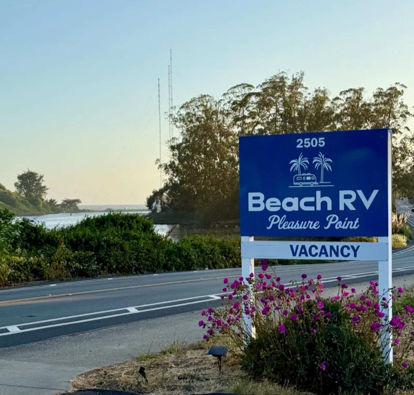 Beach RV Pleasure Point - Santa Cruz, California - glamping.directory