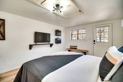 Cozy Studio Retreat with Scenic 5-Acre Views, Near City Lake & Cherokee Casino in Gentry, Arkansas - Gentry, Arkansas - glamping.directory