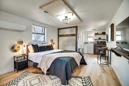 Cozy Studio Retreat with Scenic 5-Acre Views, Near City Lake & Cherokee Casino in Gentry, Arkansas - glamping.directory