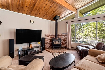 Idyllic Cabin in Resort Community for Family Getaways near Yosemite National Park in Groveland, California - Groveland, California - glamping.directory