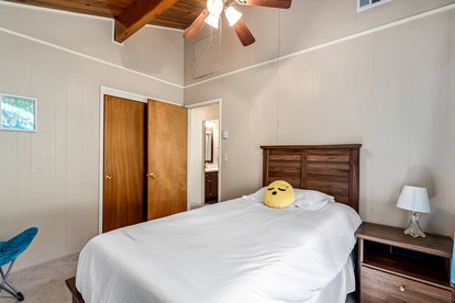 Idyllic Cabin in Resort Community for Family Getaways near Yosemite National Park in Groveland, California - Groveland, California - glamping.directory