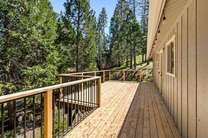 Idyllic Cabin in Resort Community for Family Getaways near Yosemite National Park in Groveland, California - Groveland, California - glamping.directory