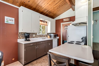 Idyllic Cabin in Resort Community for Family Getaways near Yosemite National Park in Groveland, California - Groveland, California - glamping.directory