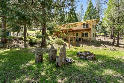 Idyllic Cabin in Resort Community for Family Getaways near Yosemite National Park in Groveland, California - glamping.directory