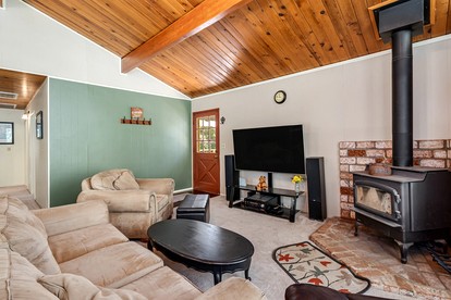 Idyllic Cabin in Resort Community for Family Getaways near Yosemite National Park in Groveland, California - Groveland, California - glamping.directory
