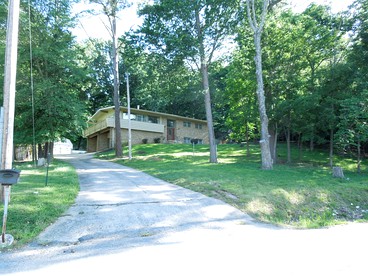 Lovely Cottage Rental with Seasonal Heated Swimming Pool on Beaver Lake, Arkansas - glamping.directory