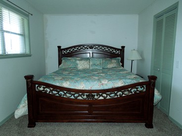 Lovely Cottage Rental with Seasonal Heated Swimming Pool on Beaver Lake, Arkansas - Rogers, Arkansas - glamping.directory