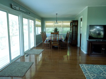 Lovely Cottage Rental with Seasonal Heated Swimming Pool on Beaver Lake, Arkansas - Rogers, Arkansas - glamping.directory