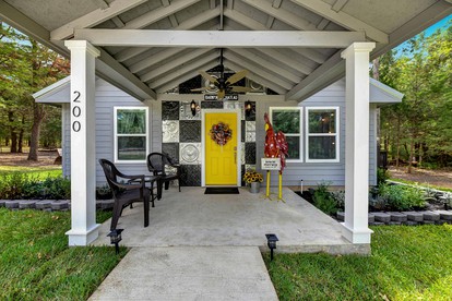 Stylish Wills Point Cottage near Dallas Ideal for Romantic Getaways in Texas - Wills Point, Texas - glamping.directory