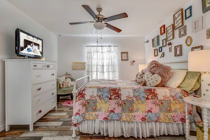 Stylish Wills Point Cottage near Dallas Ideal for Romantic Getaways in Texas - Wills Point, Texas - glamping.directory