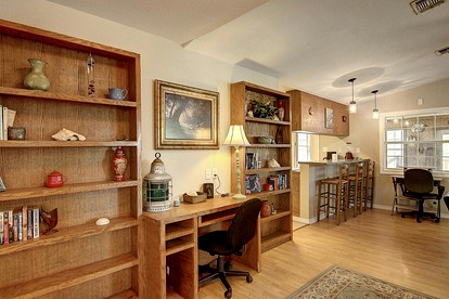 Family Style Fishing Cabin with Porch and Grill Perfect for Group Getaways on the Conn Brown Harbour, Aransas Pass Texas - Aransas Pass, Texas - glamping.directory