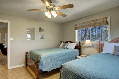 Family Style Fishing Cabin with Porch and Grill Perfect for Group Getaways on the Conn Brown Harbour, Aransas Pass Texas - Aransas Pass, Texas - glamping.directory