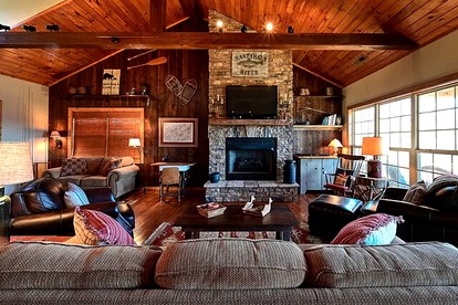 Lake Cabin Fully Equipped Ideal for Big Families in Topton, North Carolina - Topton, North Carolina - glamping.directory