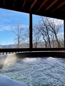 Lake Cabin Fully Equipped Ideal for Big Families in Topton, North Carolina - Topton, North Carolina - glamping.directory