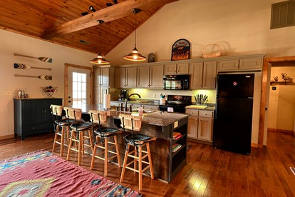 Lake Cabin Fully Equipped Ideal for Big Families in Topton, North Carolina - Topton, North Carolina - glamping.directory