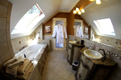 Magnificent Accommodation for a Romantic Getaway in Bellingham, Washington - Bellingham, Washington - glamping.directory