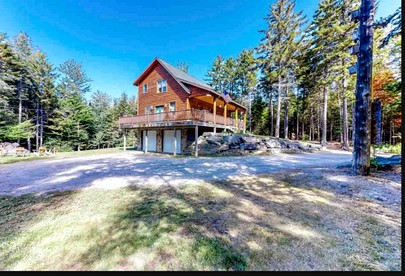 Rustic Spacious Cabin with Cozy Indoor and Outdoor in Maine - glamping.directory