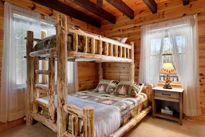 Rustic Spacious Cabin with Cozy Indoor and Outdoor in Maine - Greenville, Maine - glamping.directory