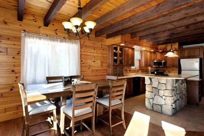 Rustic Spacious Cabin with Cozy Indoor and Outdoor in Maine - Greenville, Maine - glamping.directory
