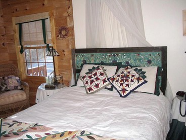 Cozy Log Cabin on the Banks of the Green River in The Berkshires, New York - Hillsdale, New York - glamping.directory