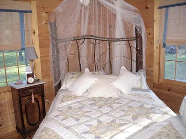 Cozy Log Cabin on the Banks of the Green River in The Berkshires, New York - Hillsdale, New York - glamping.directory