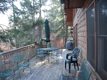 Cozy Log Cabin on the Banks of the Green River in The Berkshires, New York - Hillsdale, New York - glamping.directory