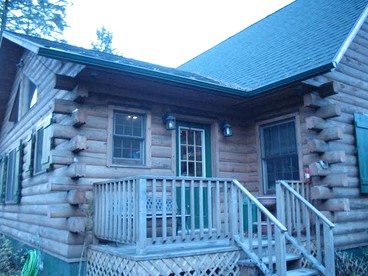 Cozy Log Cabin on the Banks of the Green River in The Berkshires, New York - Hillsdale, New York - glamping.directory