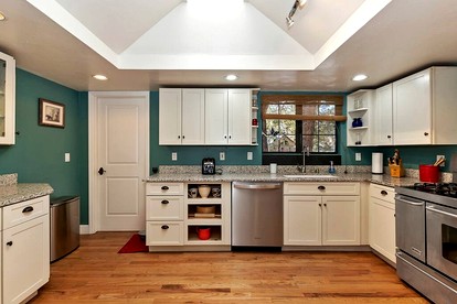 Moonridge Magic: Cabin with Hot Tub for Your Mountain Retreat - San Bernardino, California - glamping.directory