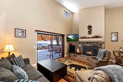 Moonridge Magic: Cabin with Hot Tub for Your Mountain Retreat - San Bernardino, California - glamping.directory