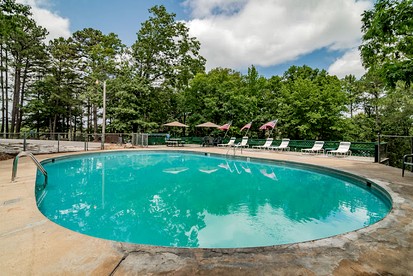 Rustic Camping Cabin near Silver Dollar City, Perfect for a Small Family Summer Holiday - Branson, Missouri - glamping.directory