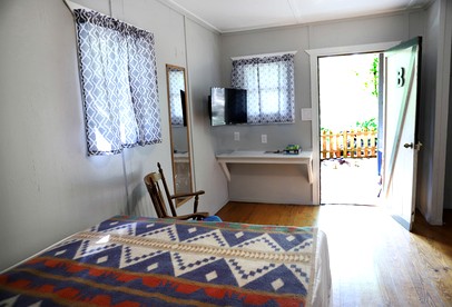 Rustic Camping Cabin near Silver Dollar City, Perfect for a Small Family Summer Holiday - Branson, Missouri - glamping.directory