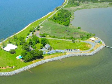 Delightful and Accessible Cabin for a Weekend Getaway near Baltimore, Maryland - Tilghman Island, Maryland - glamping.directory