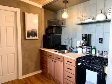 Cozy Cabin Rental on a Farm for a Weekend Getaway in Tennessee - Sweetwater, Tennessee - glamping.directory