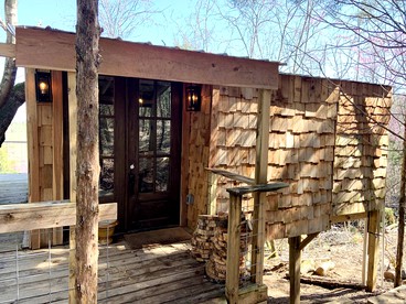 Cozy Cabin Rental on a Farm for a Weekend Getaway in Tennessee - glamping.directory