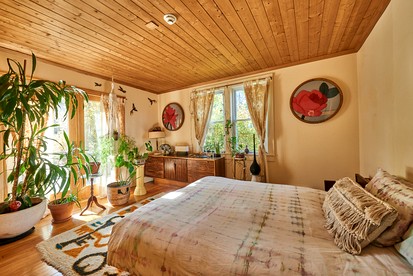 Incredible House with Stunning Decor on a Private Farm Along Silver Lake in Woodridge, New York - Woodridge, New York - glamping.directory