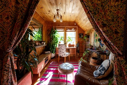 Incredible House with Stunning Decor on a Private Farm Along Silver Lake in Woodridge, New York - Woodridge, New York - glamping.directory