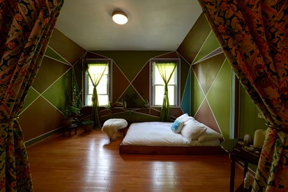 Incredible House with Stunning Decor on a Private Farm Along Silver Lake in Woodridge, New York - Woodridge, New York - glamping.directory