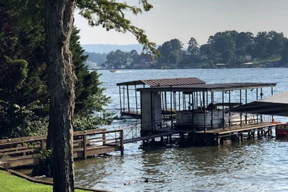 Spacious Lakefront House with Deck & EV Charging Near Oaklawn Casino in Hot Springs, AR - Hot Springs, Arkansas - glamping.directory
