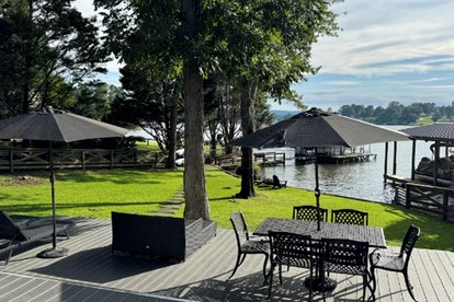 Spacious Lakefront House with Deck & EV Charging Near Oaklawn Casino in Hot Springs, AR - Hot Springs, Arkansas - glamping.directory