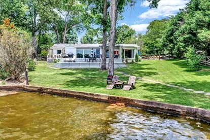 Spacious Lakefront House with Deck & EV Charging Near Oaklawn Casino in Hot Springs, AR - glamping.directory