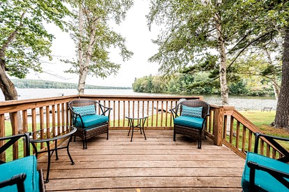 Lakefront Homey Cottage Offering Pristine Views of Cobosseecontee Lake from the Deck in Winthrop, Maine - Winthrop, Maine - glamping.directory