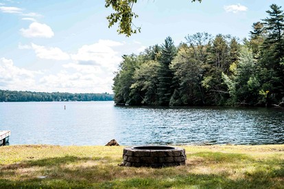 Lakefront Homey Cottage Offering Pristine Views of Cobosseecontee Lake from the Deck in Winthrop, Maine - Winthrop, Maine - glamping.directory
