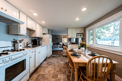 Lakefront Homey Cottage Offering Pristine Views of Cobosseecontee Lake from the Deck in Winthrop, Maine - Winthrop, Maine - glamping.directory