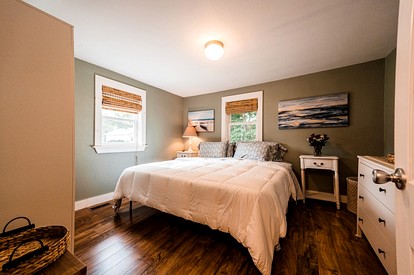 Lakefront Homey Cottage Offering Pristine Views of Cobosseecontee Lake from the Deck in Winthrop, Maine - Winthrop, Maine - glamping.directory